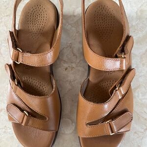 SAS Brown Leather Comfort Sandals with Adjustable StrapsNWOT‎